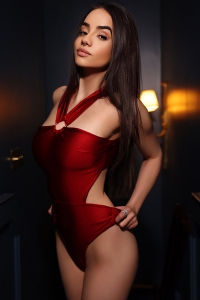 Chilly Latina Brunette in Edgware Road